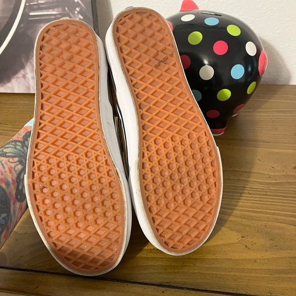 VanGogh Vans - Picture 14 of 16